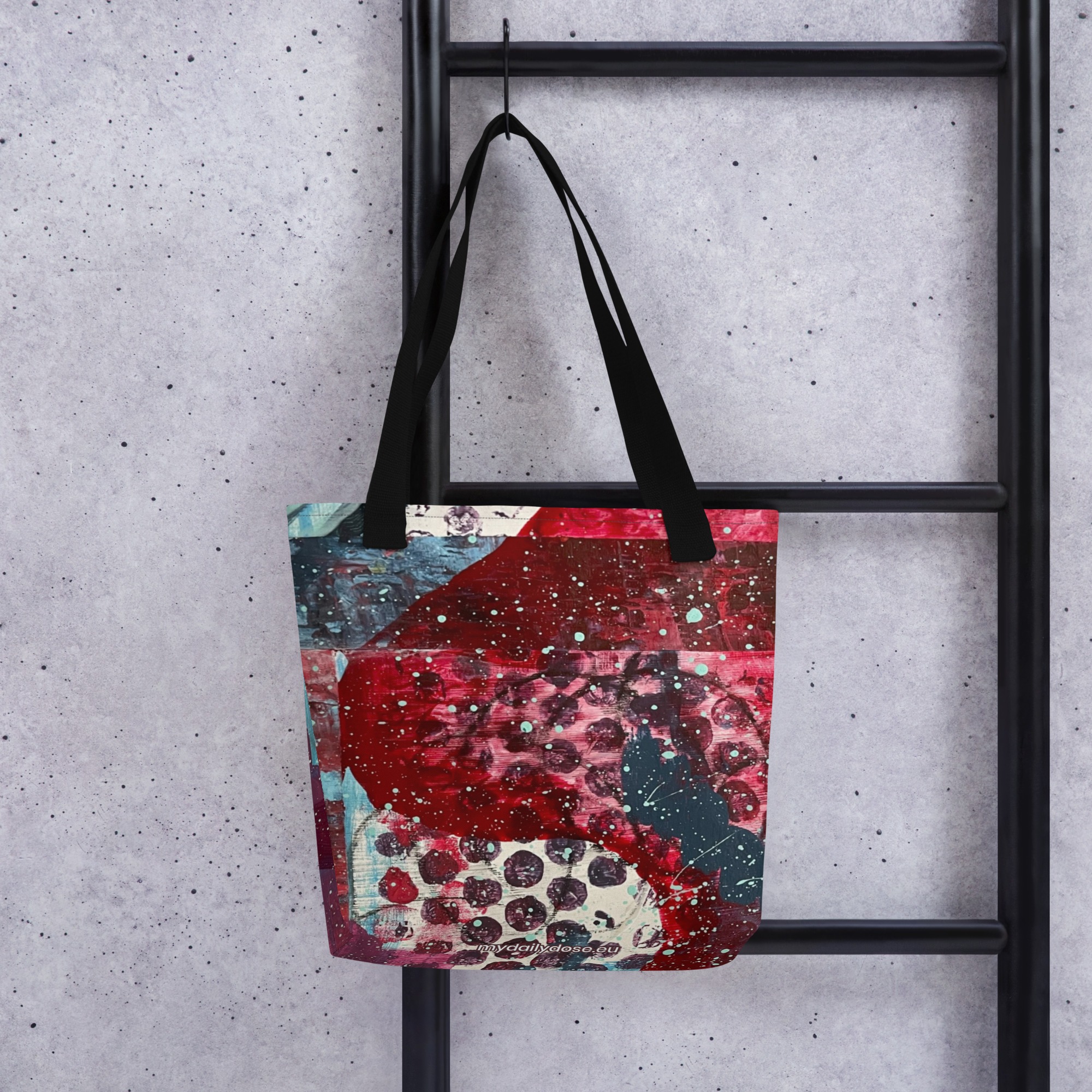 All-Over Print TOTE Focussing3